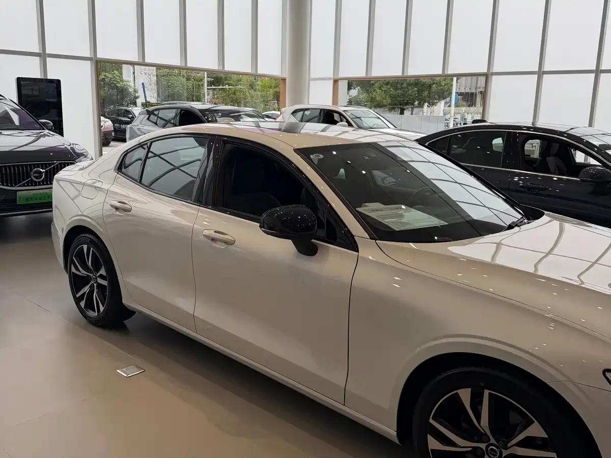 Volvo S60 2024 2025 B5 Elegance Sport Edition