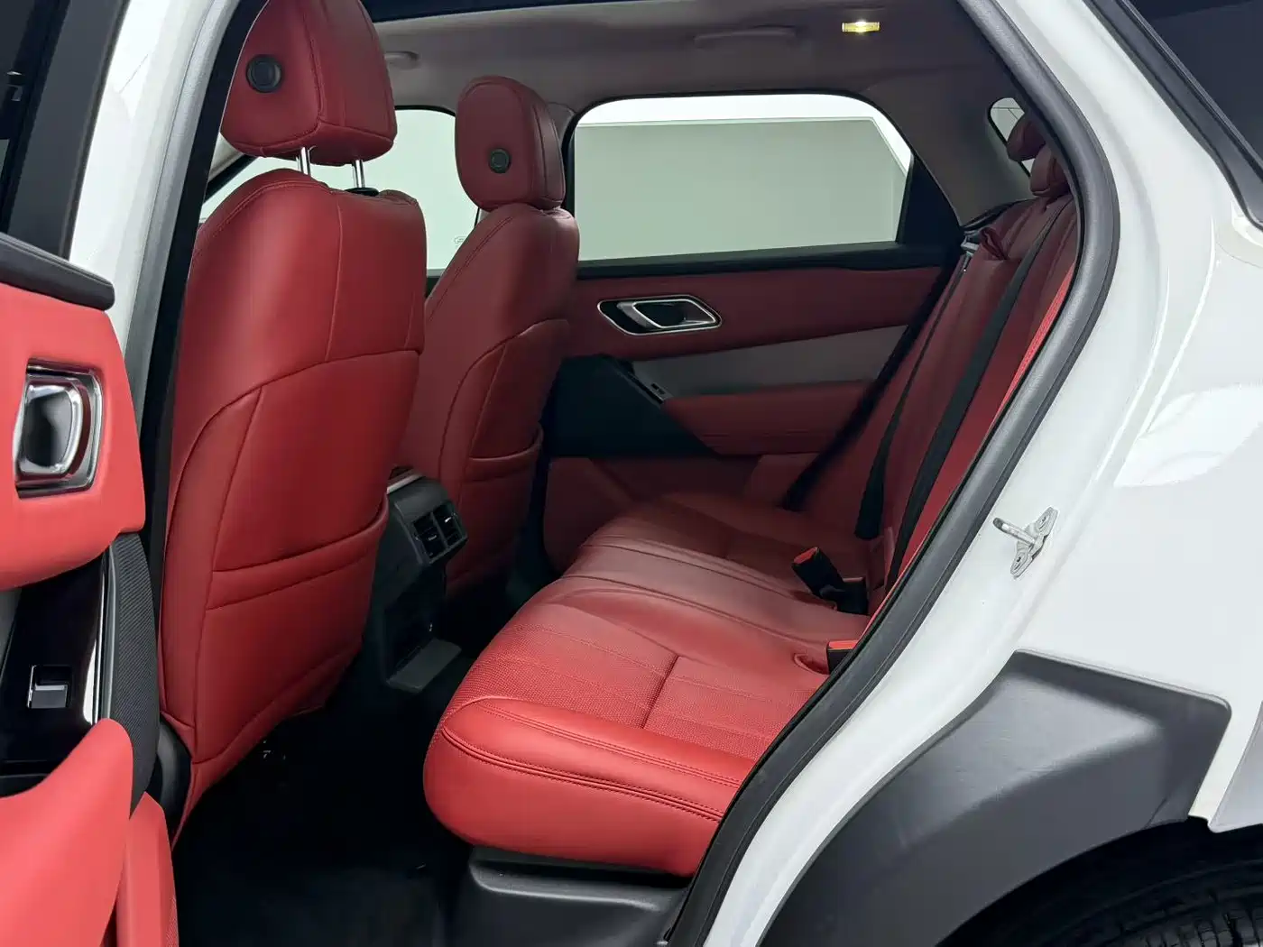 Photo 4 - Land Rover Range Rover Velar