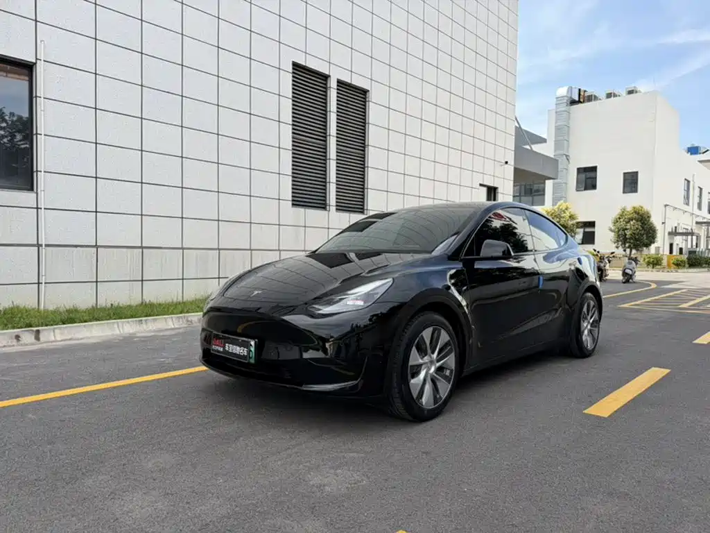 Фото 2 - Tesla Model Y