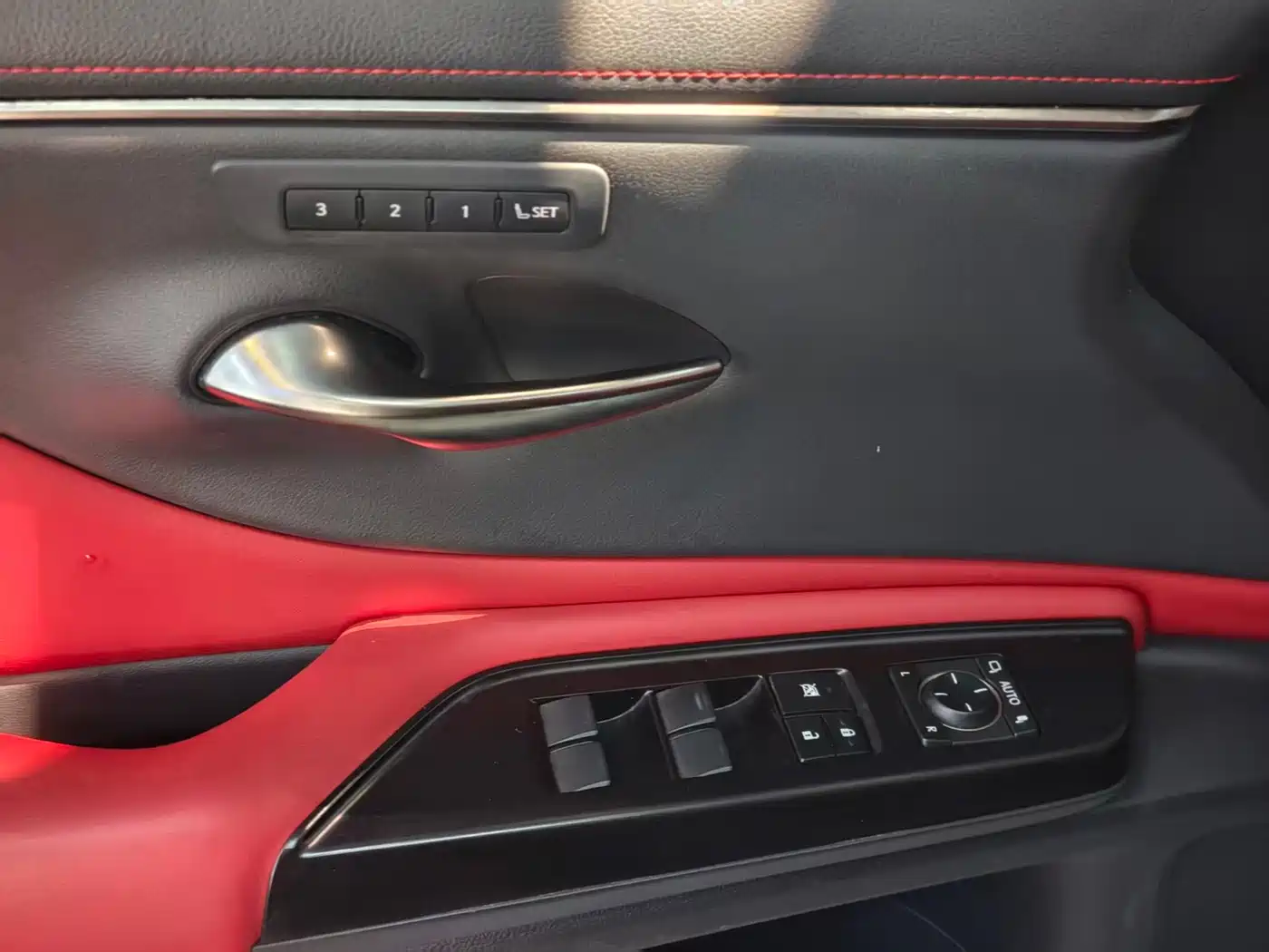 Фото 20 - Lexus ES