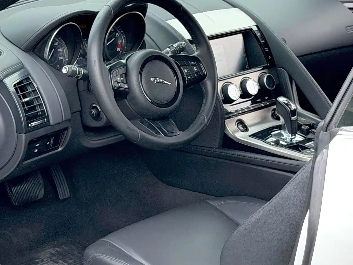 Photo 6 - Jaguar F-TYPE