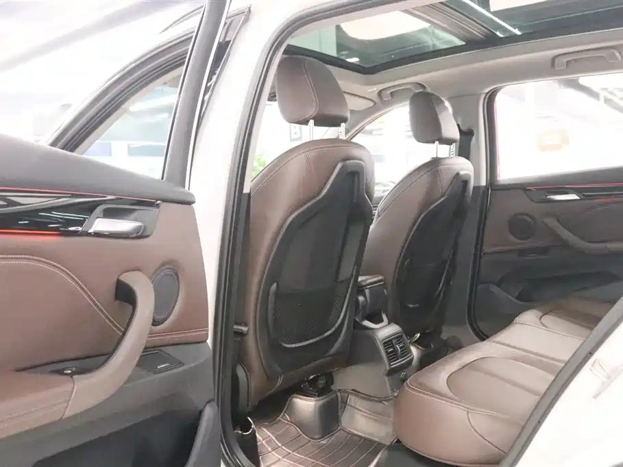 BMW X1 2018 sDrive18Li Premium Model фото 17