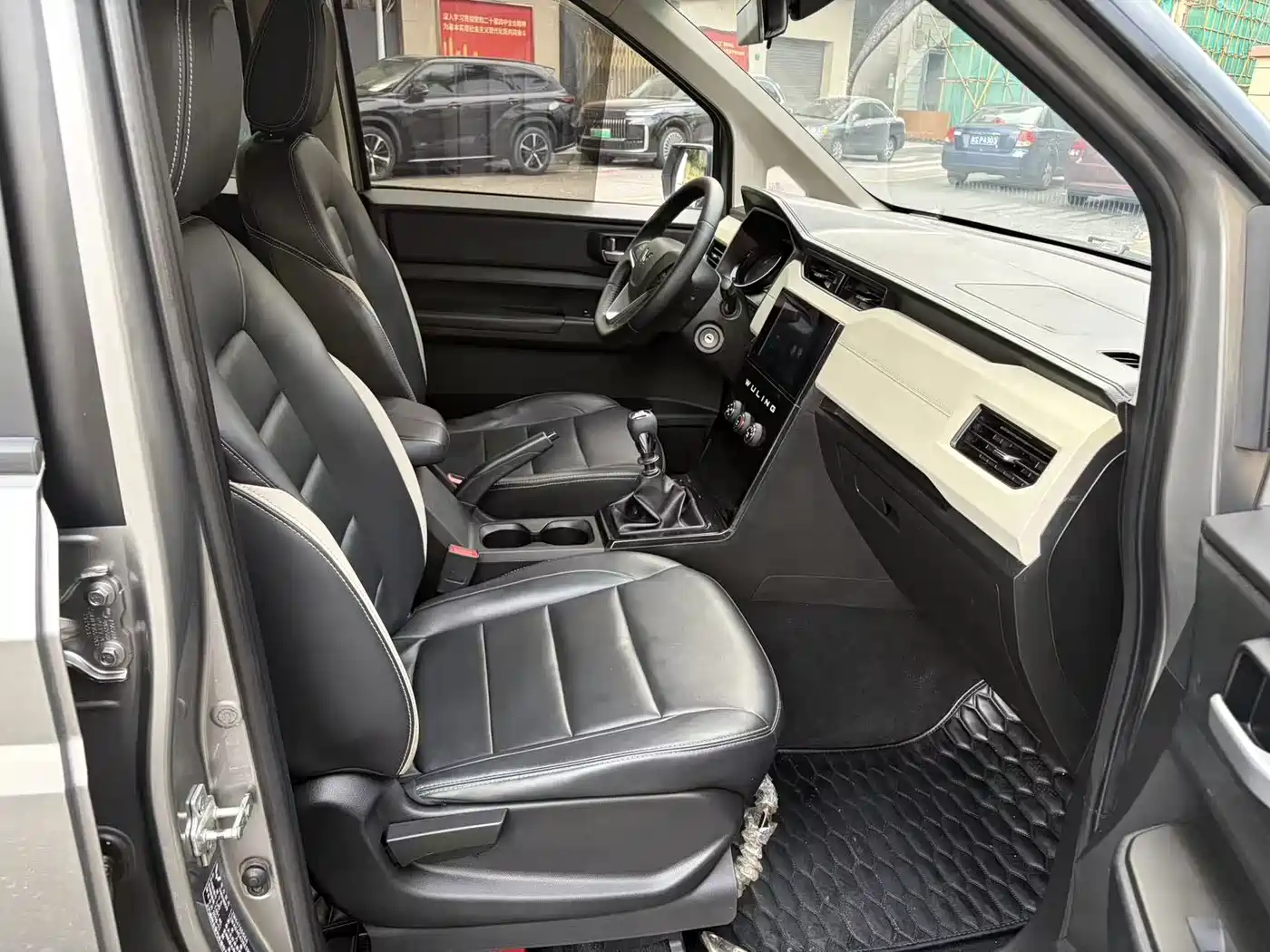 Wuling Motors Wuling Hongguang PLUS 2019 2019 1.5T Manual Luxury 7-seater