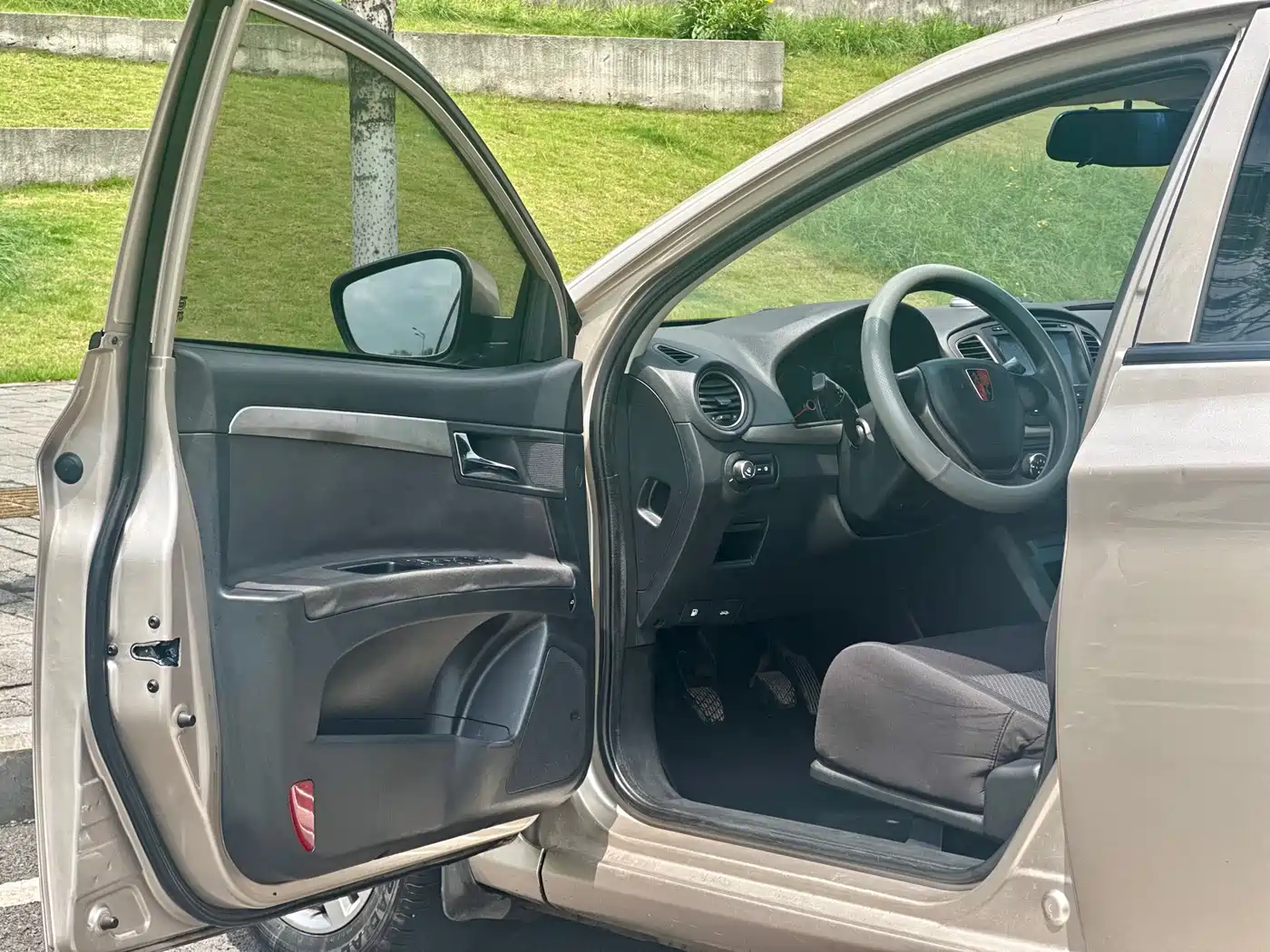 Roewe 350 2016 2015 Model 1.5L Manual Luxury Sunroof Edition