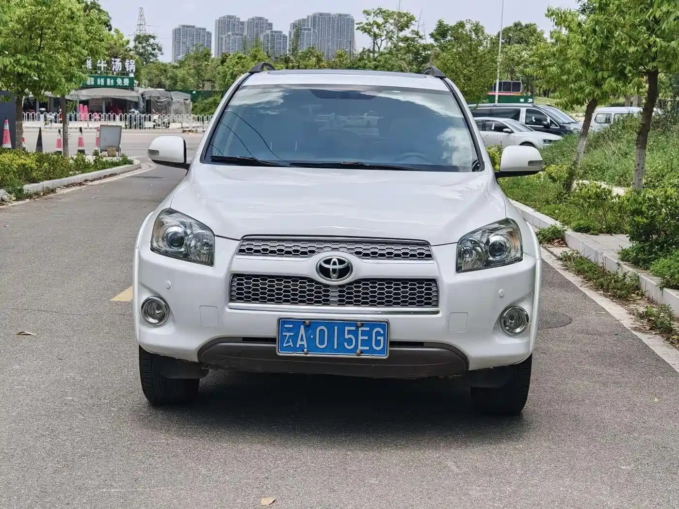 Photo 2 - Toyota RAV4 Rongfang