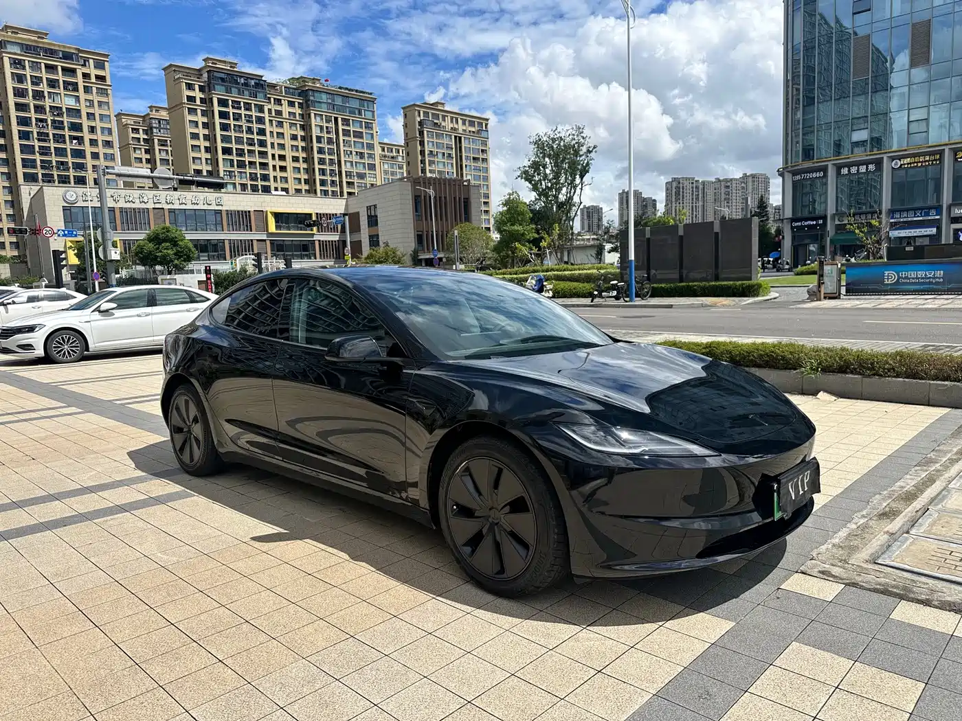 Фото 2 - Tesla Model 3