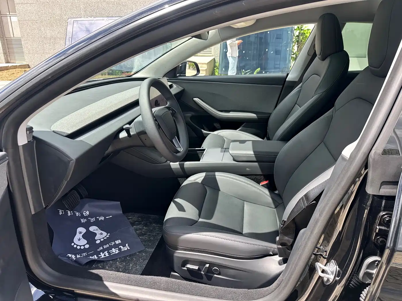 Фото 4 - Tesla Model 3