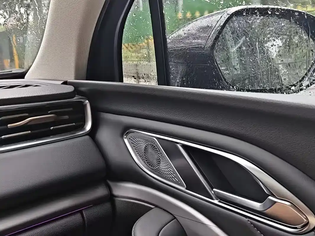 Hongqi HS7 PHEV 2024 2.0T PHEV 4WD Flagship Edition 6-seater фото 17