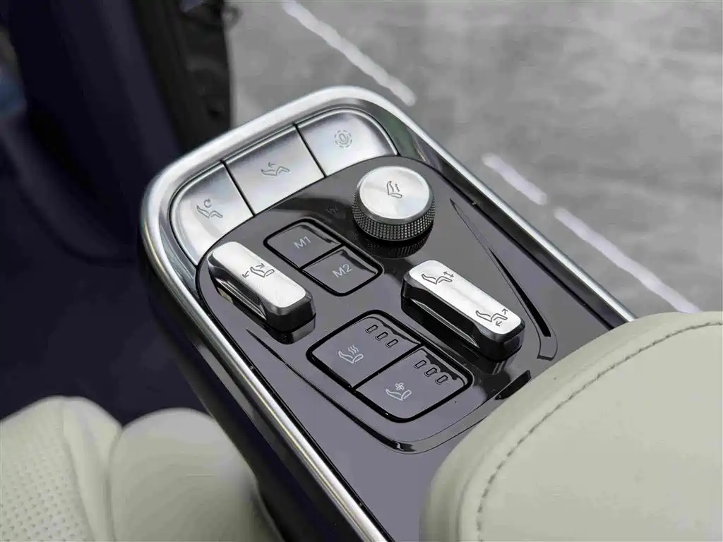 ZEEKR 009 2026 2024 6-seat Executive AWD 108kWh