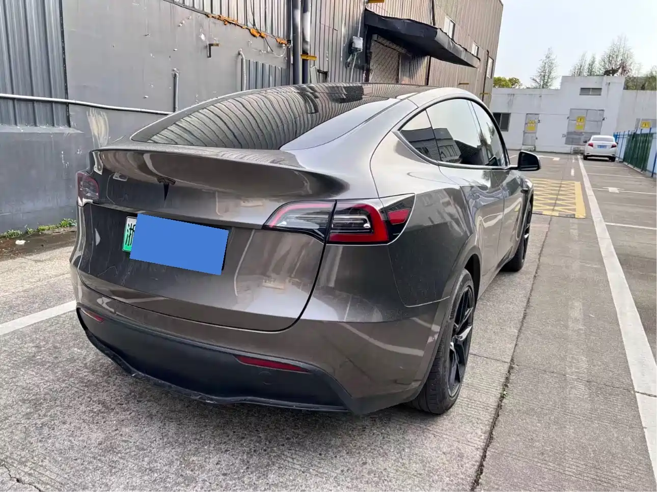 TESLA MODEL Y