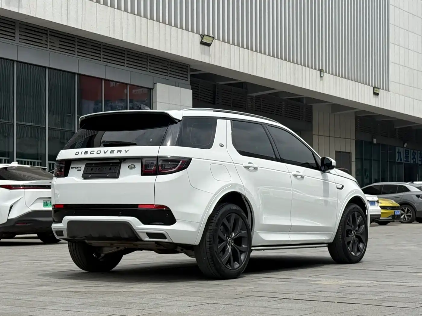 Land Rover Discovery Sport 2023 249PS R-Dynamic SE Performance Technology Version фото 5