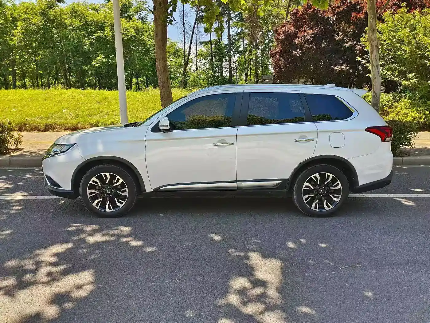 Фото 4 - Mitsubishi Outlander