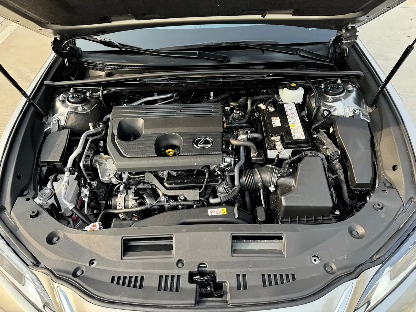Фото 12 - Lexus ES