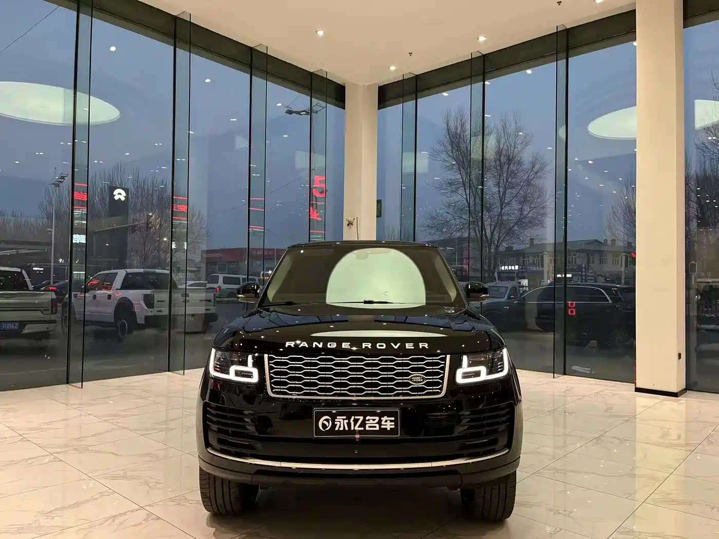 Land Rover Range Rover 2019 3.0 SC V6 Heritage Extended Edition фото 2