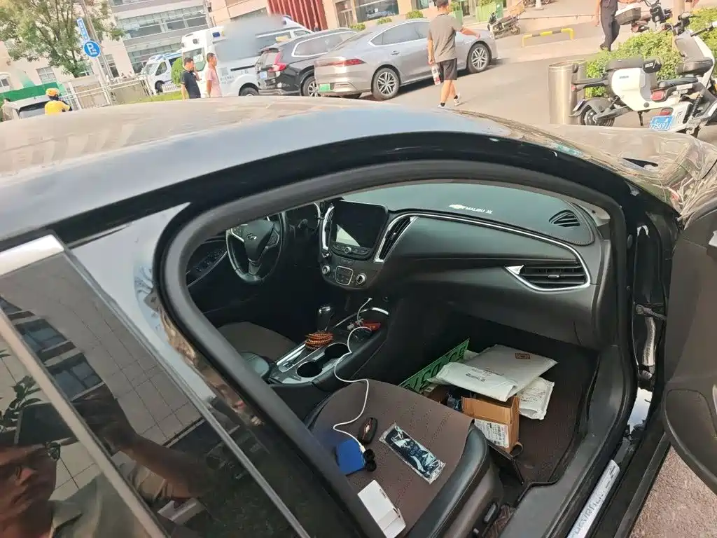 Photo 18 - Chevrolet Malibu XL