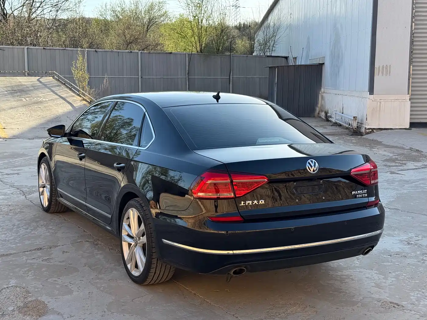 Volkswagen Passat 2017 330TSI DSG Prestige фото 3