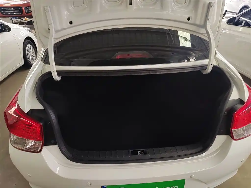 Hyundai Verna 2020 1.4L Manual GL Renewal Edition фото 19
