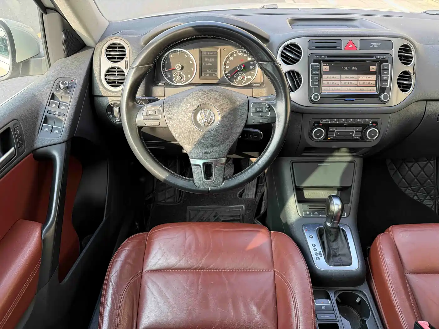 Volkswagen Tiguan 2012 2.0TSI Comfort фото 9
