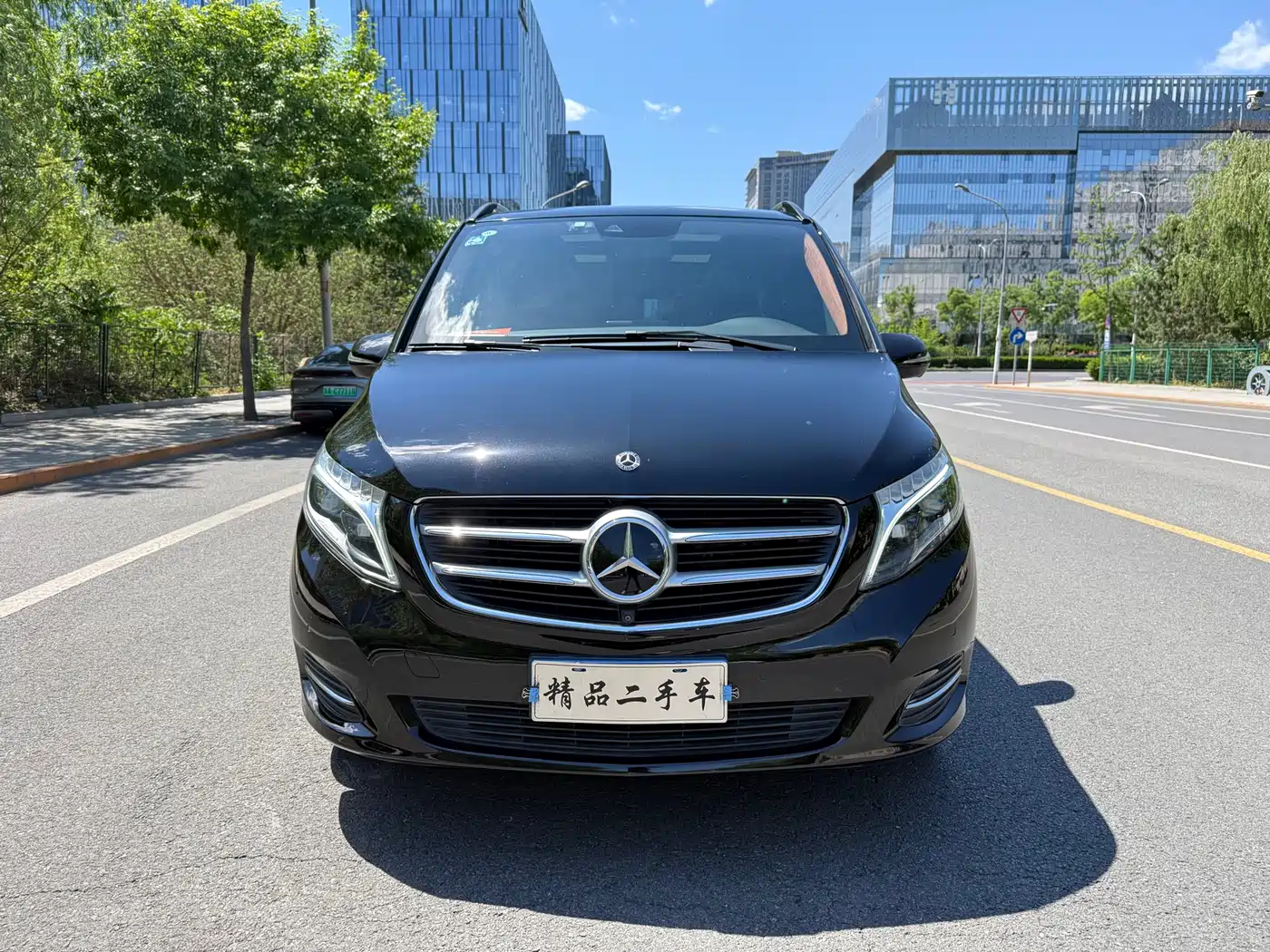 Mercedes-Benz V-Class 2017 Model V 260 L Premium Extended Edition фото 2