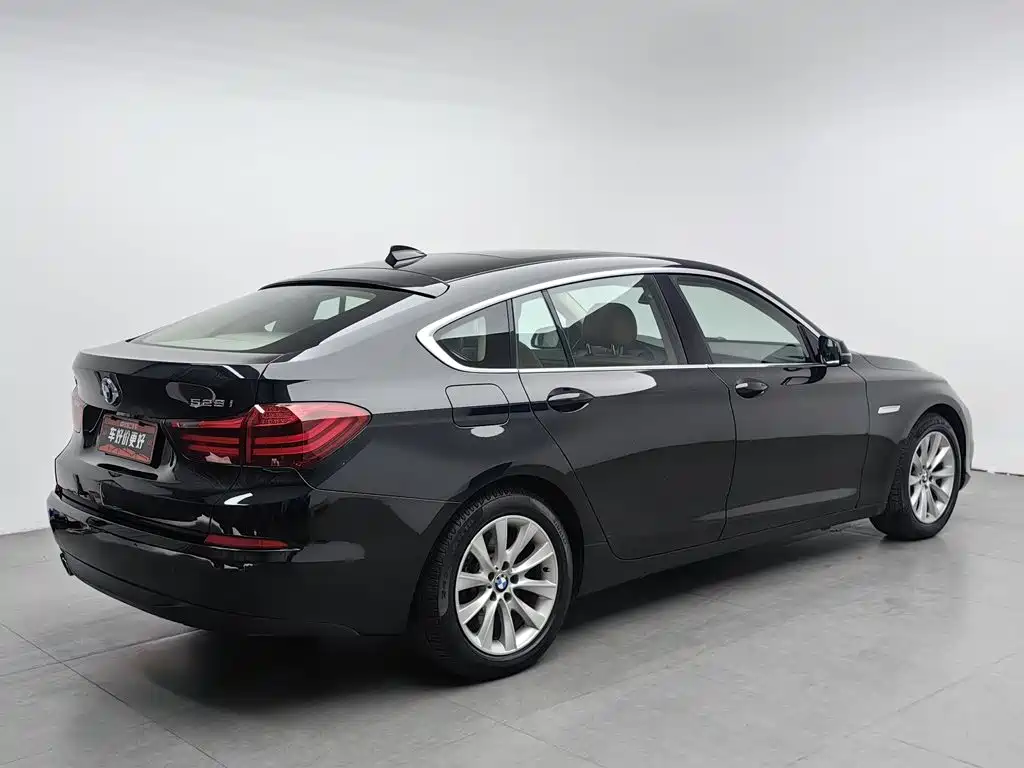 Photo 2 - BMW 5 Series GT