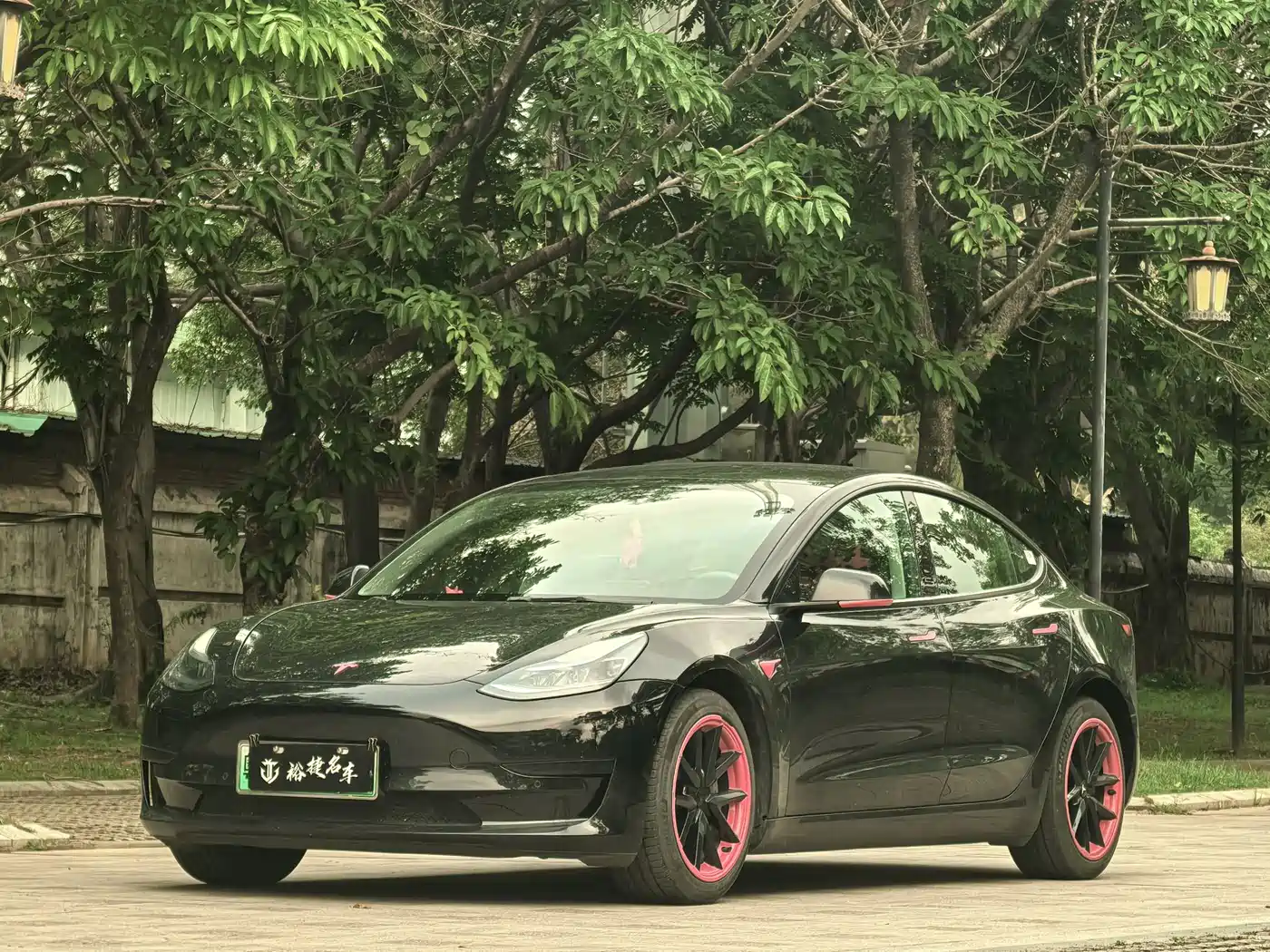 TESLA MODEL 3
