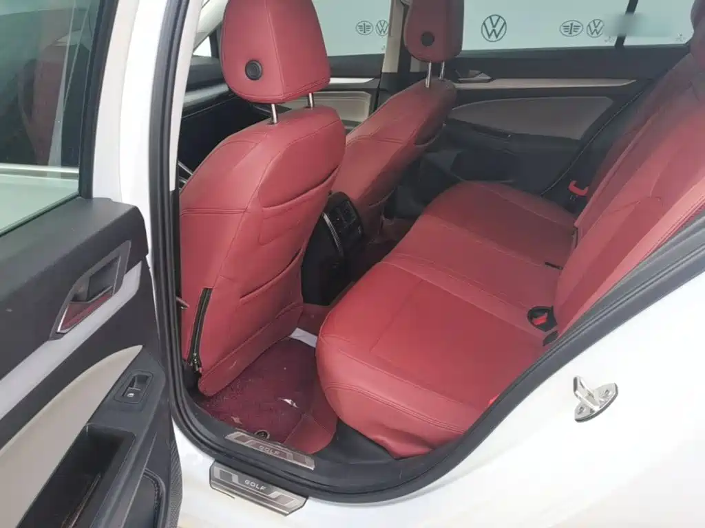 Фото 17 - Volkswagen Golf