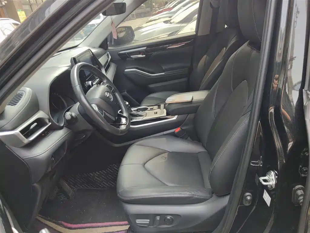 TOYOTA HIGHLANDER