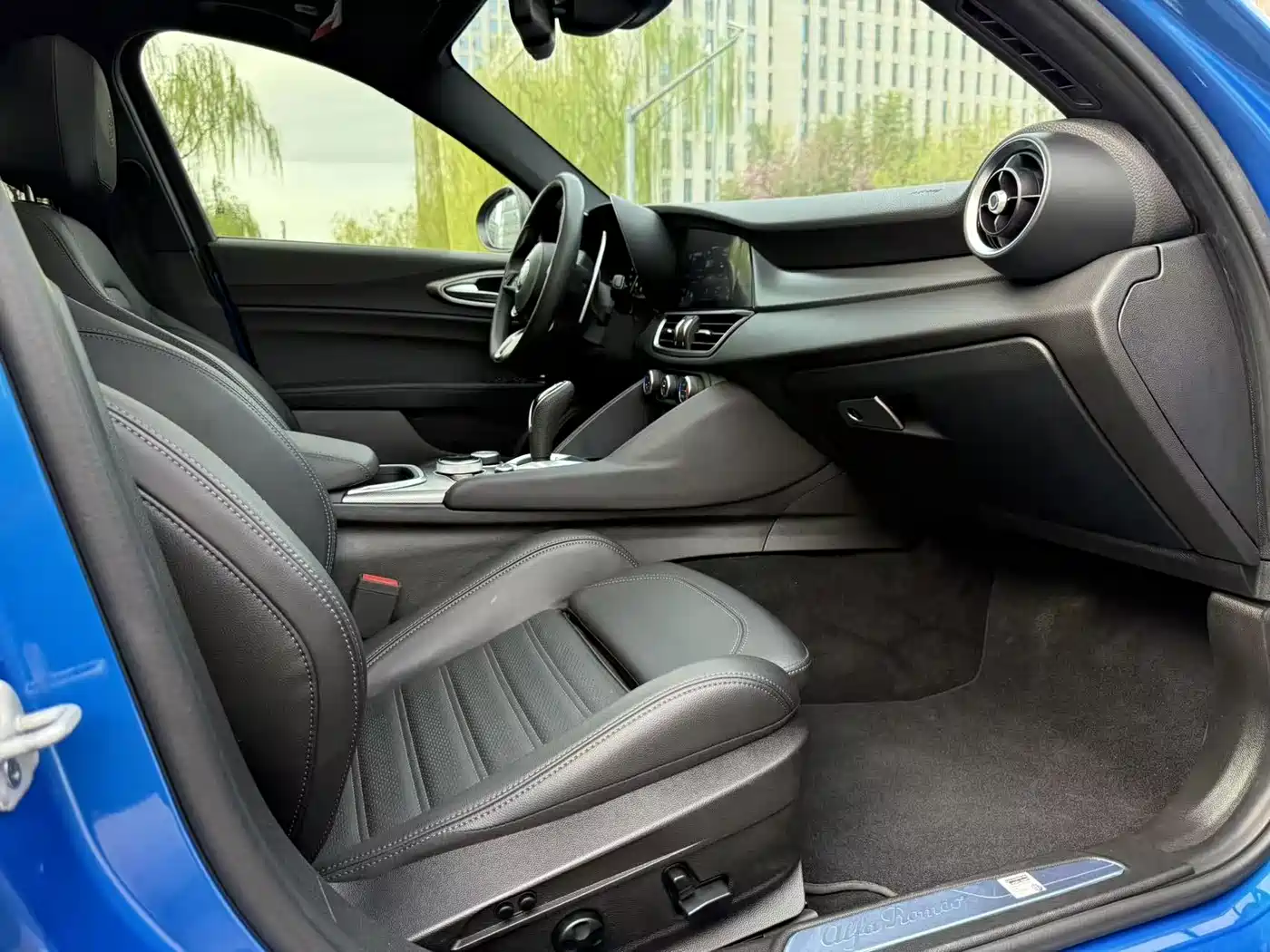 Alfa Romeo Giulia 2023 2.0T 280HP Track Edition фото 16