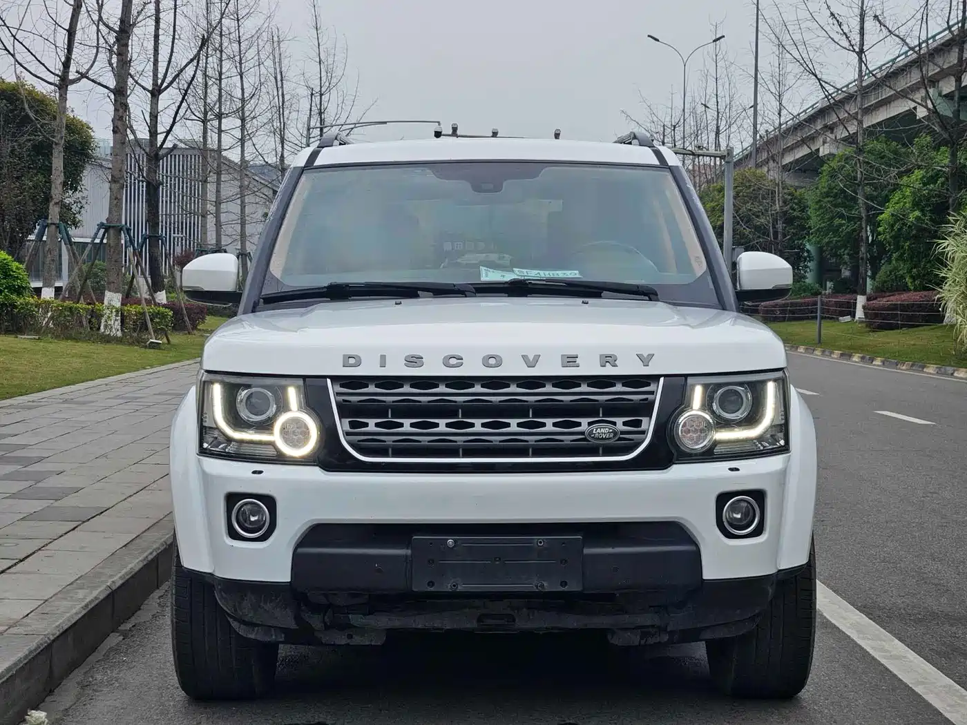 Land Rover Discovery 2016 3.0 SC V6 SE фото 2