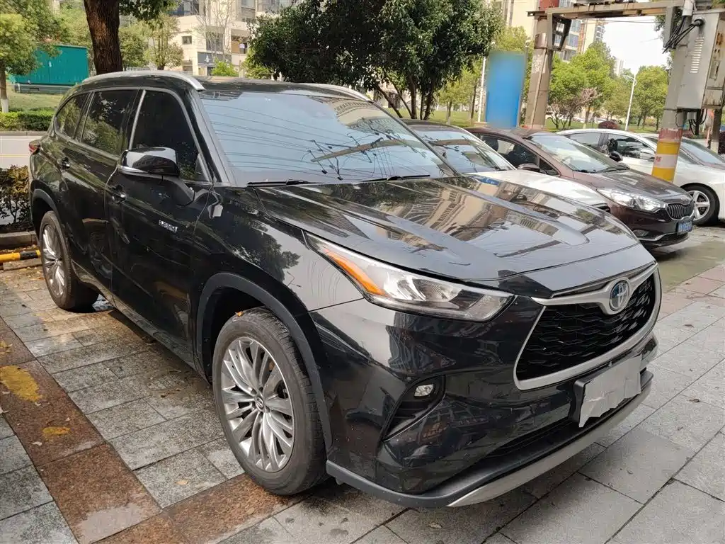 TOYOTA HIGHLANDER