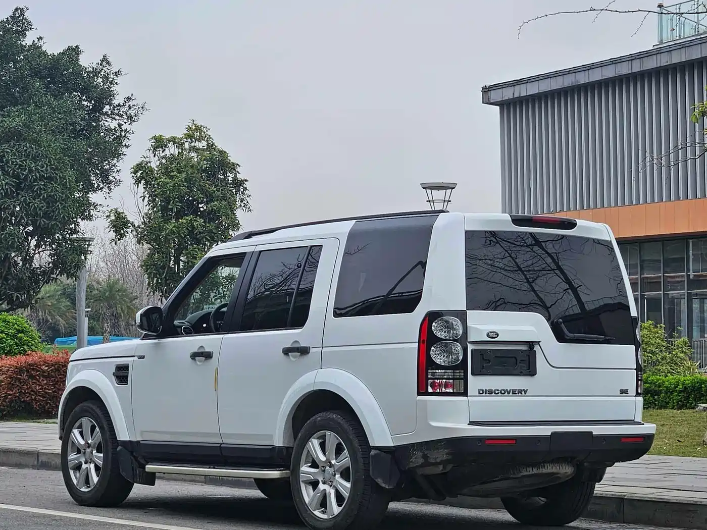 Land Rover Discovery 2016 3.0 SC V6 SE фото 14