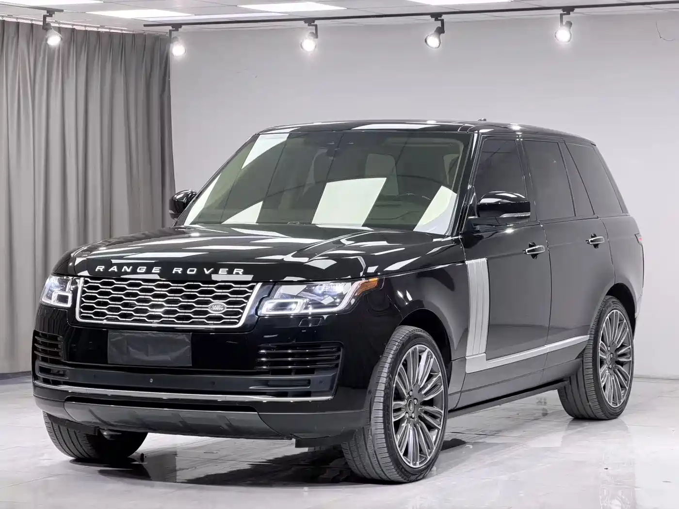 Land Rover Range Rover 2019 3.0 SCV6 Heritage Edition фото 2