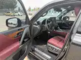 Фото 6 - Lexus LX