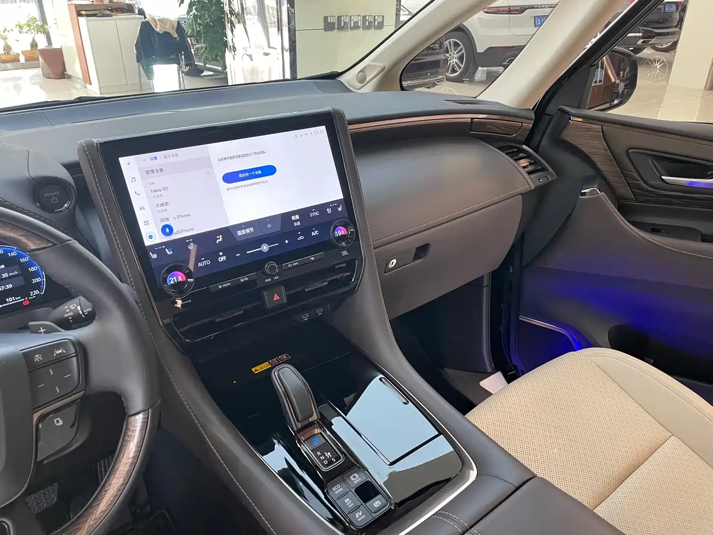 Toyota Vellfire 2024 Crown Hybrid 2.5L Executive Premium Edition фото 32