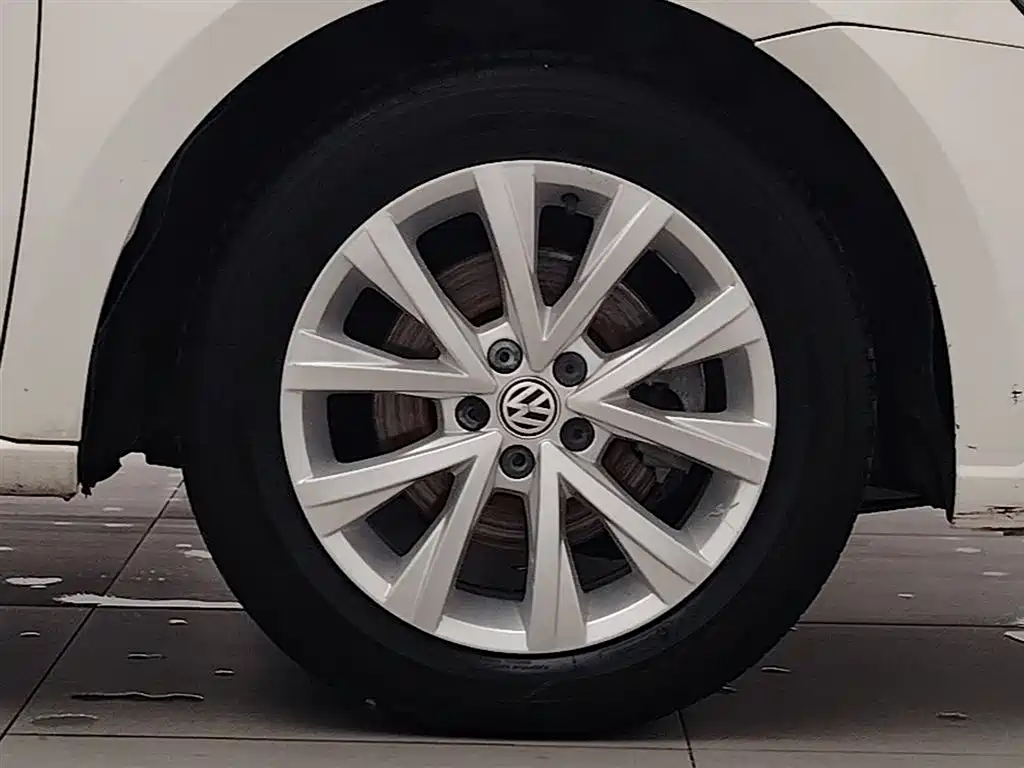 Volkswagen Lavida 2017 1.6L Manual Comfort Edition фото 17