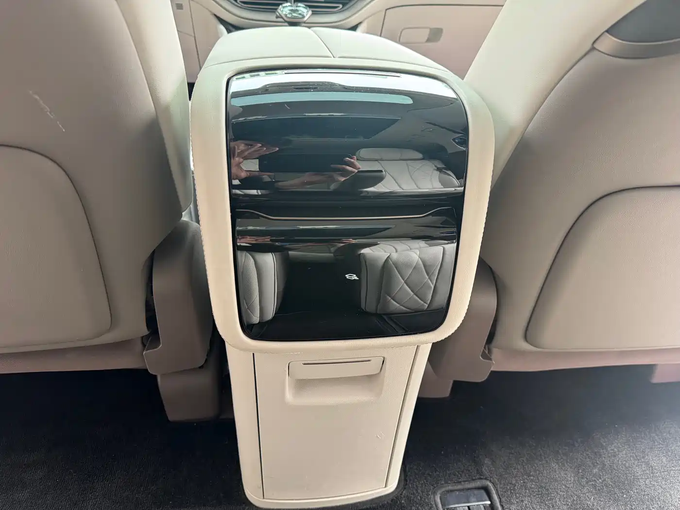 Denza D9 2022 DM-i 970 AWD Flagship фото 19