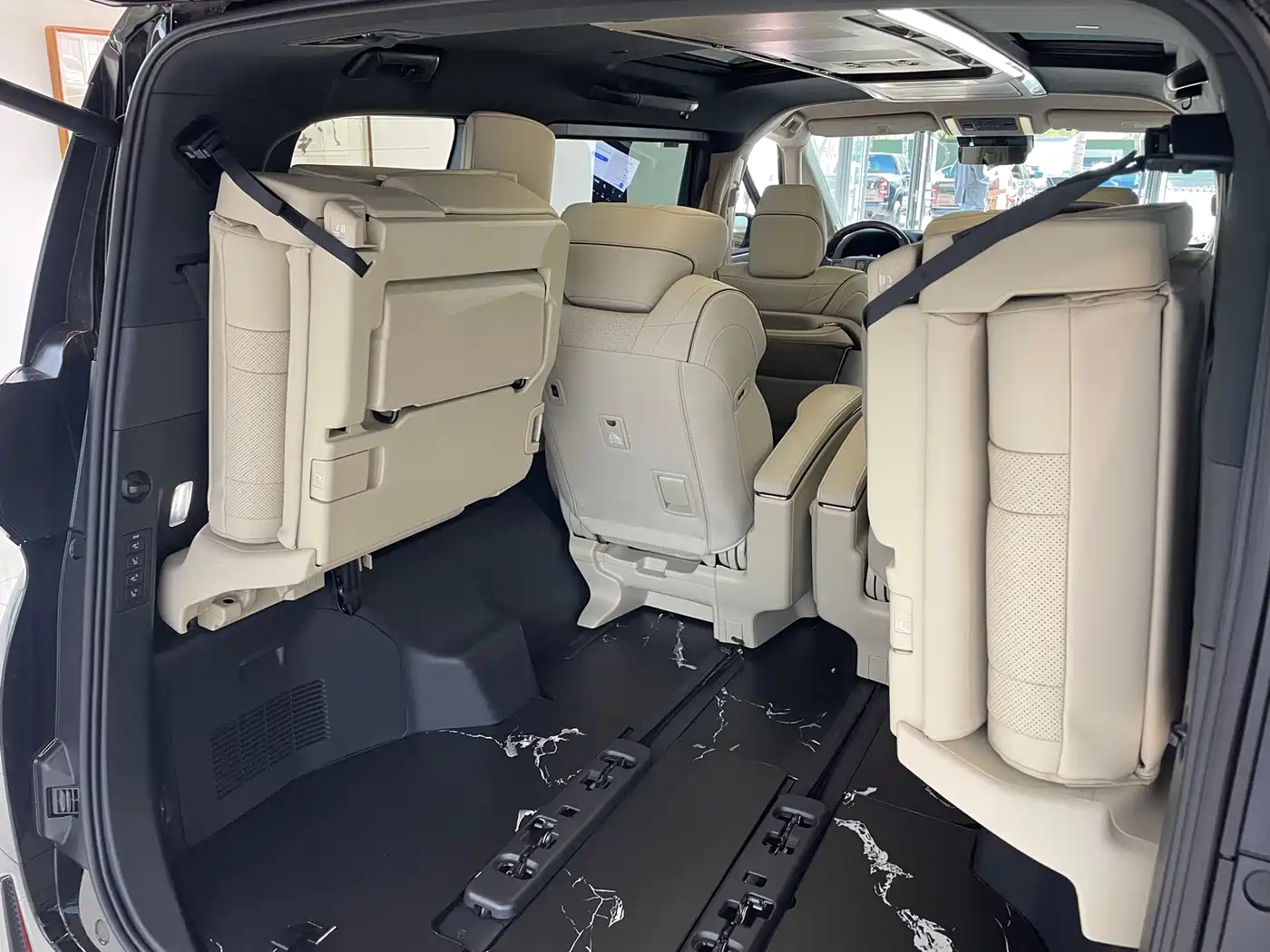 Toyota Vellfire 2024 Crown Hybrid 2.5L Executive Premium Edition фото 38