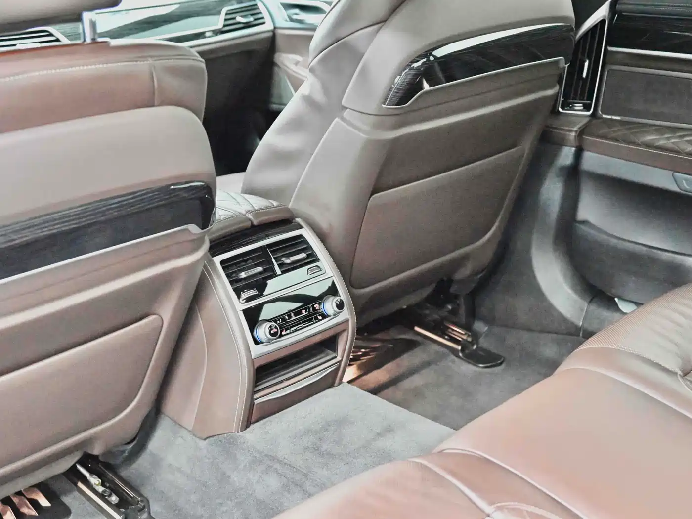 BMW 7 Series 2019 740Li Leading M Sport Package фото 30