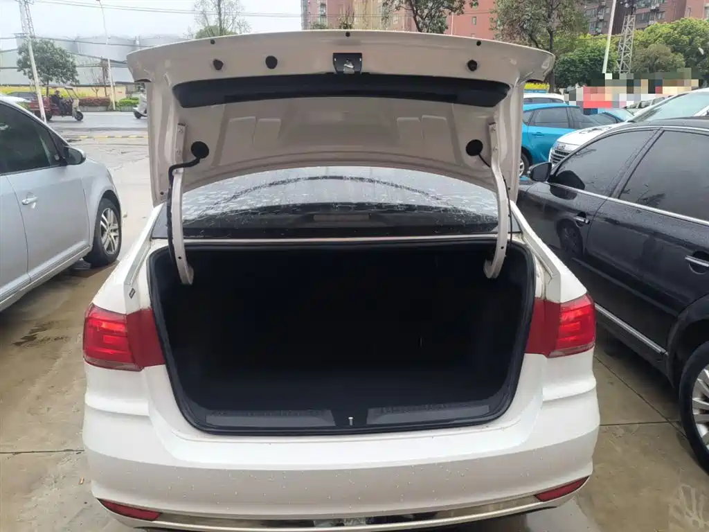VOLKSWAGEN SANTANA