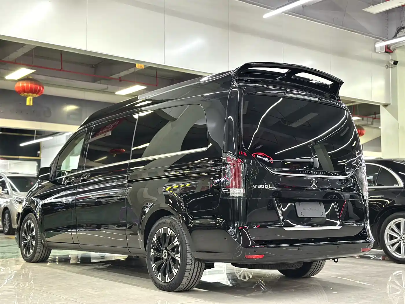 Mercedes-Benz V-Class 2024 V 300 L Long Wheelbase Premium фото 4