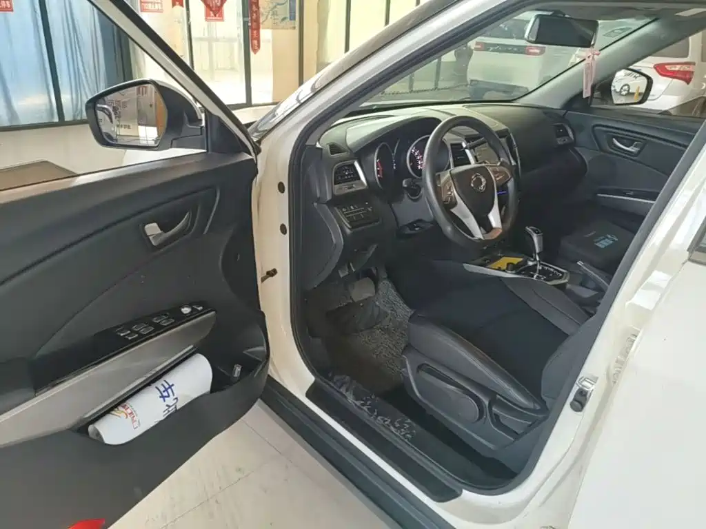 SsangYong Tivoli 2017 2015 1.6L Automatic 2WD Fashion Edition