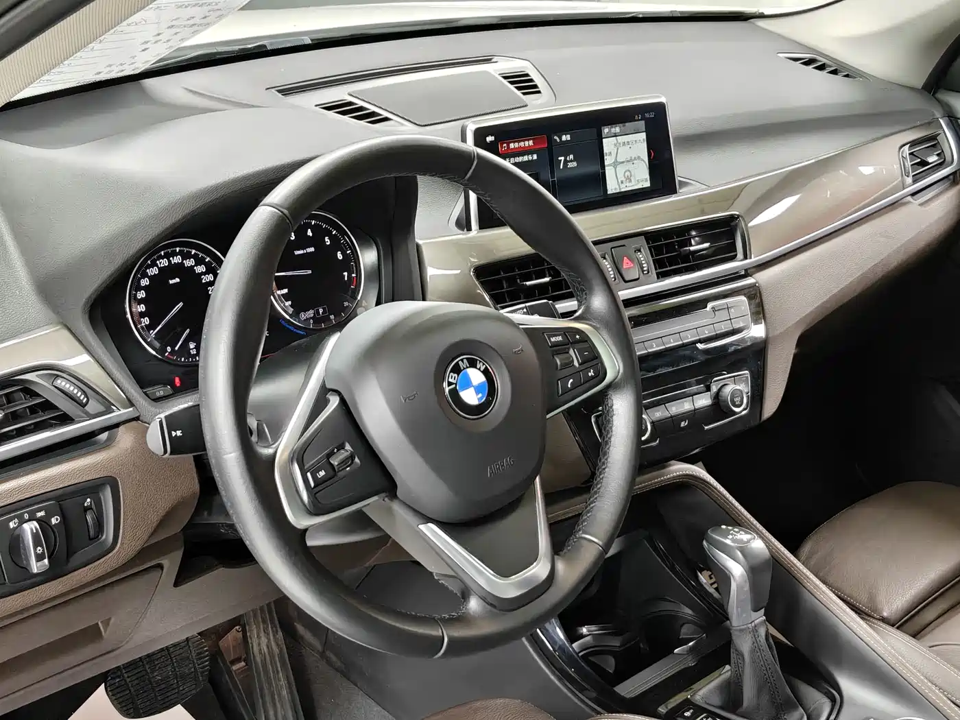 BMW X1 2019 xDrive20Li Premium Model фото 5