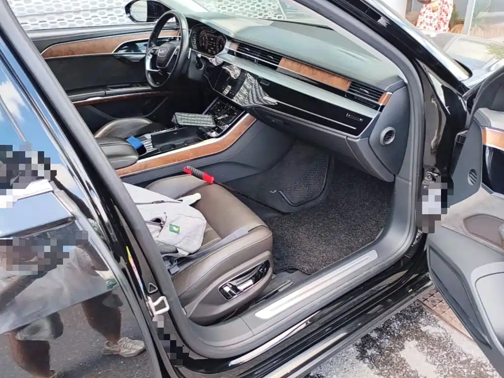 Фото 9 - Audi A8
