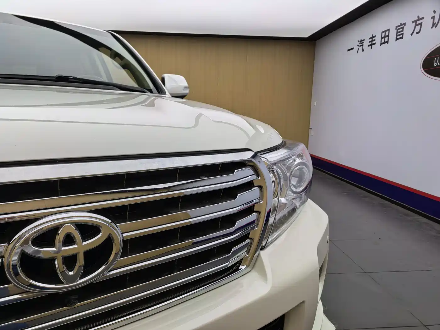 Toyota Land Cruiser (Import) 2015 4.0L V6 Middle East Limited Edition фото 6