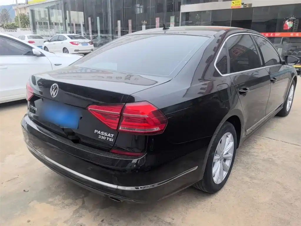 Volkswagen Passat 2017 330TSI DSG Prestige фото 7