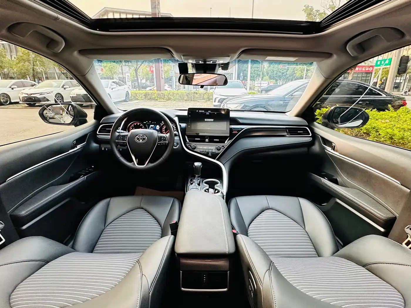 Toyota Camry 2022 2.0S Knight Edition фото 20