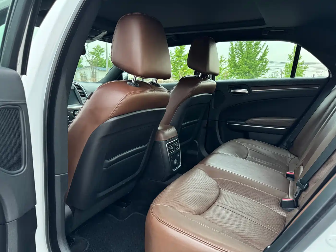 Chrysler 300C (Import) 2014 3.0L Excellence Edition фото 14