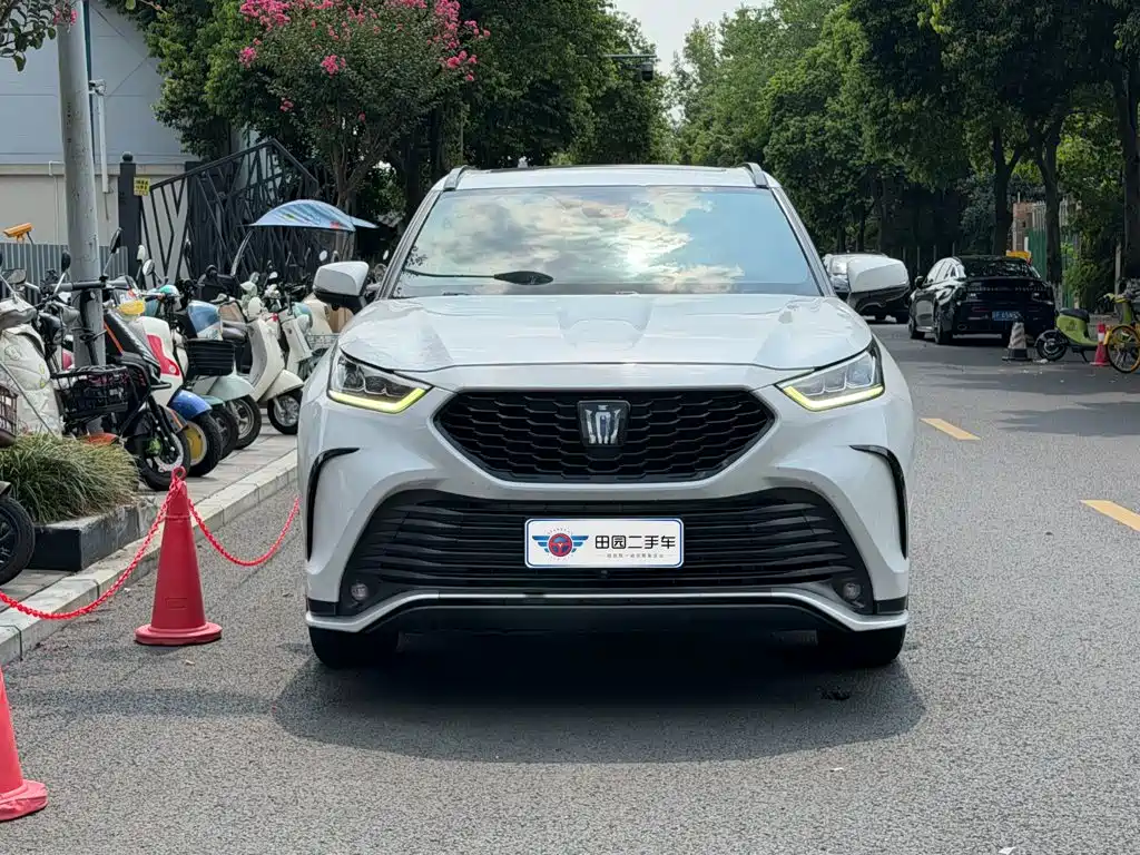 Фото 2 - Toyota Crown Kluger