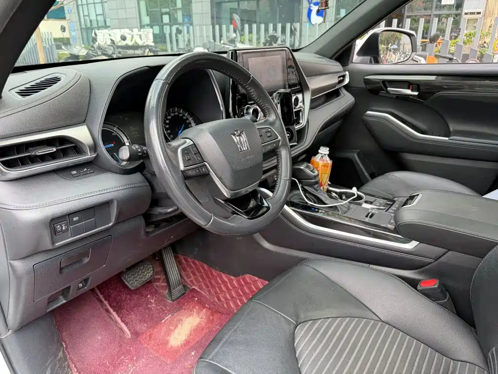 Фото 7 - Toyota Crown Kluger