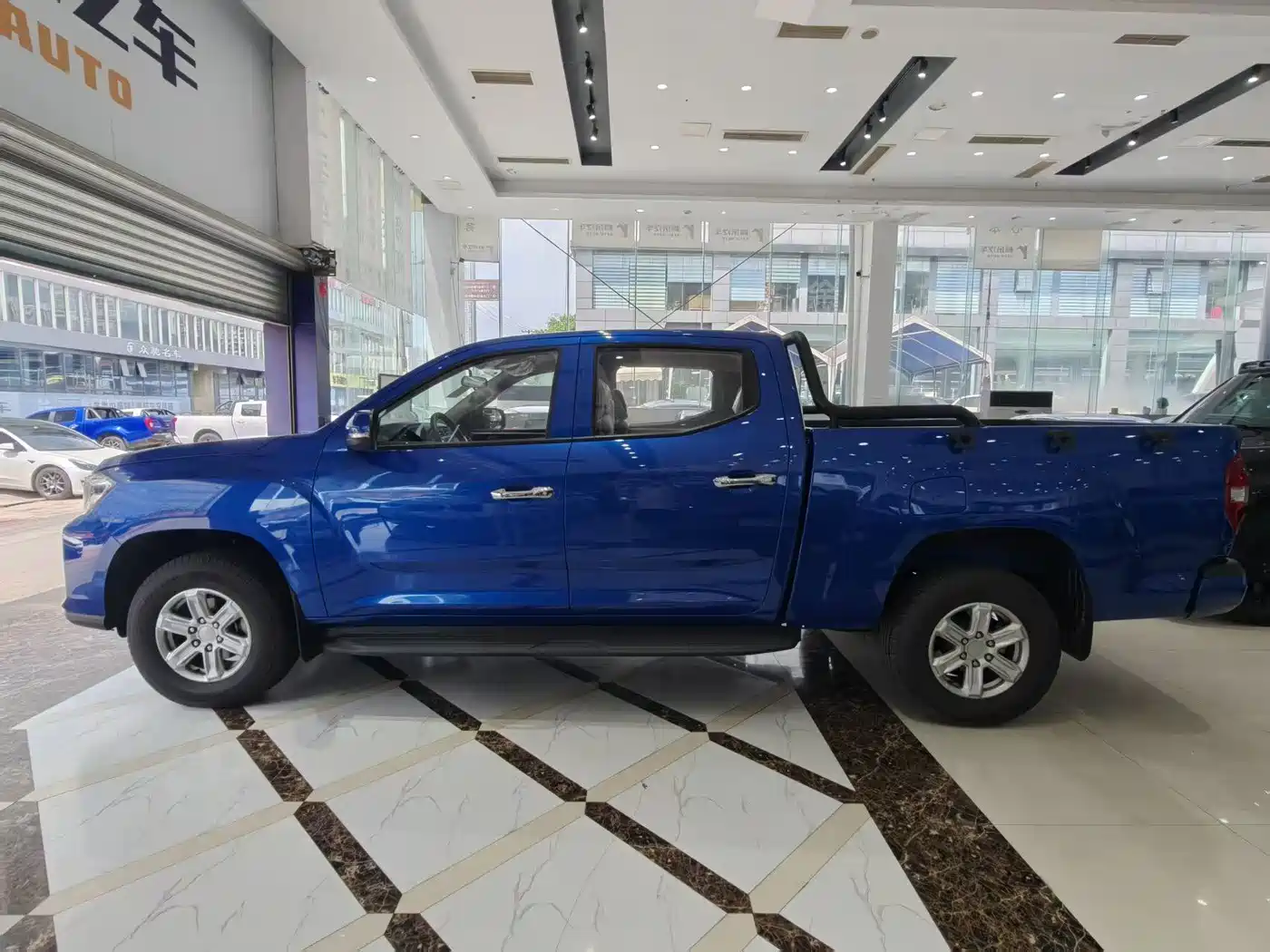 SAIC Maxus Interstellar 2026 2024 Model Interstellar L 2.0T Diesel Automatic 2WD Luxury Edition Long Cargo